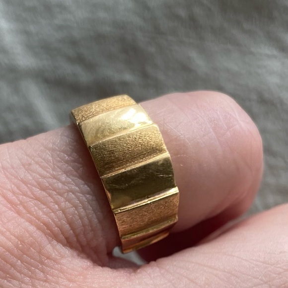 18KT Solid Yellow Gold Modern Textured Wide Heavy Band Ring Sz 5.5 - Picture 6 of 17
